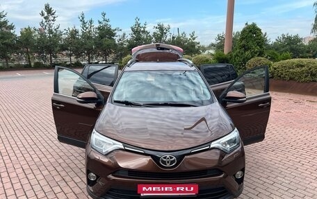 Toyota RAV4, 2017 год, 2 680 000 рублей, 8 фотография