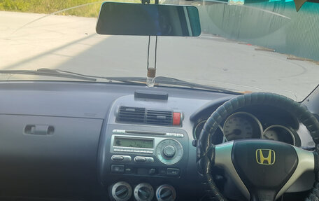 Honda Fit III, 2004 год, 300 000 рублей, 17 фотография