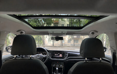Volkswagen T-Roc I, 2023 год, 2 200 000 рублей, 6 фотография