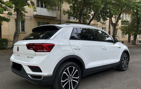 Volkswagen T-Roc I, 2023 год, 2 200 000 рублей, 8 фотография