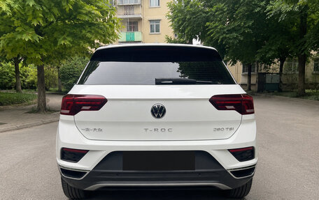 Volkswagen T-Roc I, 2023 год, 2 200 000 рублей, 11 фотография