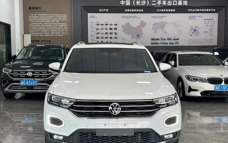 Volkswagen T-Roc I, 2023 год, 1 810 888 рублей, 2 фотография