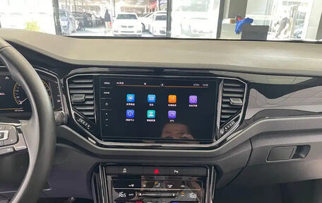 Volkswagen T-Roc I, 2023 год, 1 810 888 рублей, 12 фотография