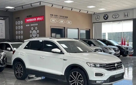 Volkswagen T-Roc I, 2023 год, 1 810 888 рублей, 3 фотография