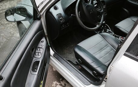 Mitsubishi Carisma I, 2002 год, 250 000 рублей, 12 фотография