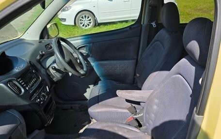 Toyota FunCargo, 2001 год, 400 000 рублей, 9 фотография