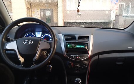 Hyundai Solaris II рестайлинг, 2015 год, 709 000 рублей, 2 фотография