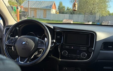 Mitsubishi Outlander III рестайлинг 3, 2018 год, 2 250 000 рублей, 6 фотография