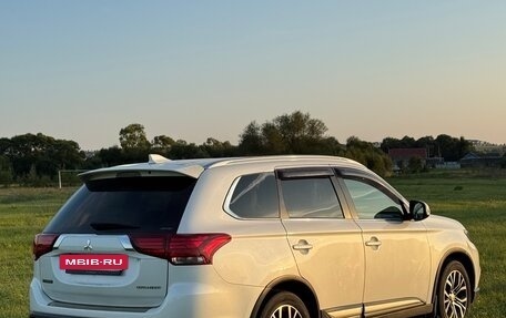 Mitsubishi Outlander III рестайлинг 3, 2018 год, 2 250 000 рублей, 3 фотография