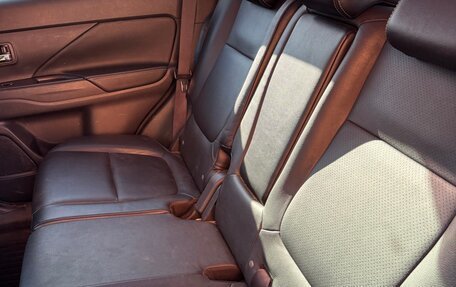 Mitsubishi Outlander III рестайлинг 3, 2018 год, 2 250 000 рублей, 11 фотография