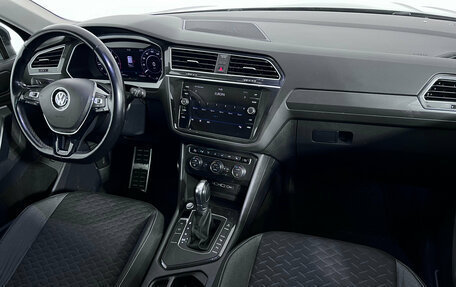 Volkswagen Tiguan II, 2018 год, 2 180 000 рублей, 11 фотография