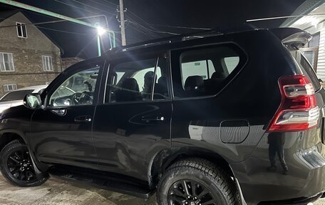 Toyota Land Cruiser Prado 150 рестайлинг 2, 2016 год, 4 000 000 рублей, 2 фотография