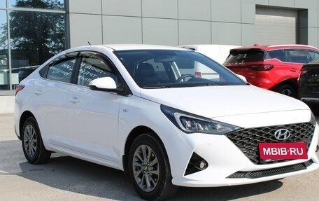 Hyundai Solaris II рестайлинг, 2022 год, 1 715 000 рублей, 2 фотография