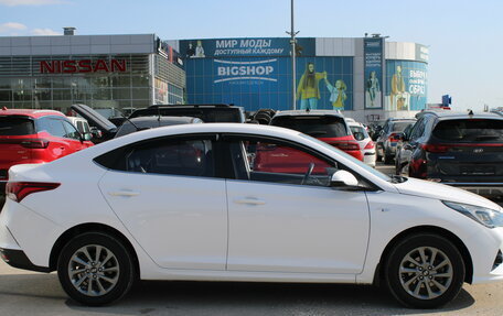 Hyundai Solaris II рестайлинг, 2022 год, 1 715 000 рублей, 3 фотография