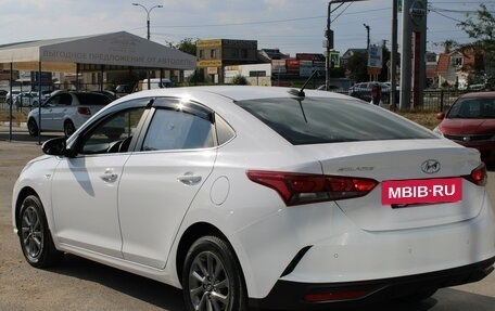 Hyundai Solaris II рестайлинг, 2022 год, 1 715 000 рублей, 5 фотография