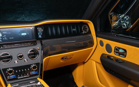 Rolls-Royce Cullinan, 2026 год, 67 990 000 рублей, 20 фотография