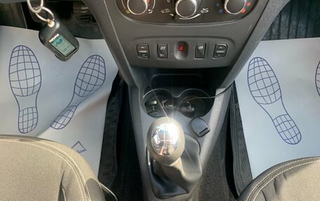 Renault Logan II, 2016 год, 720 000 рублей, 15 фотография