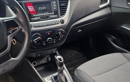 Hyundai Solaris II рестайлинг, 2018 год, 532 000 рублей, 5 фотография