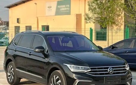 Volkswagen Tiguan II, 2023 год, 2 600 000 рублей, 3 фотография