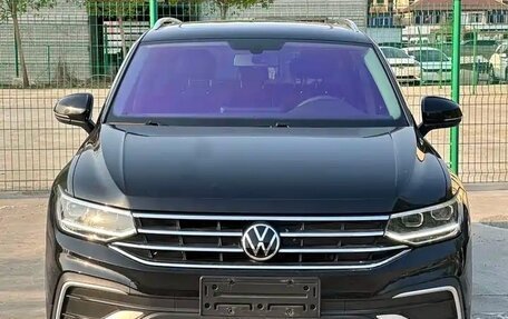 Volkswagen Tiguan II, 2023 год, 2 600 000 рублей, 2 фотография
