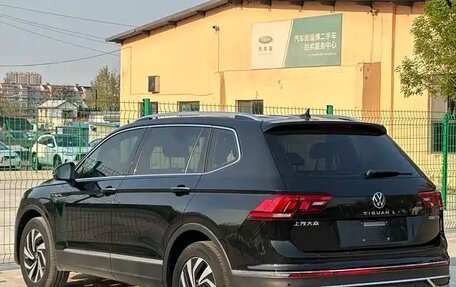 Volkswagen Tiguan II, 2023 год, 2 600 000 рублей, 6 фотография