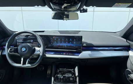 BMW 5 серия, 2025 год, 7 890 000 рублей, 12 фотография