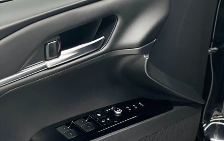Toyota Camry, 2024 год, 3 690 000 рублей, 19 фотография