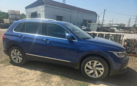 Volkswagen Tiguan II, 2021 год, 2 450 000 рублей, 2 фотография