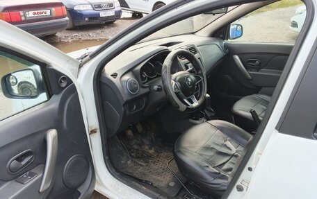 Renault Logan II, 2018 год, 250 000 рублей, 13 фотография