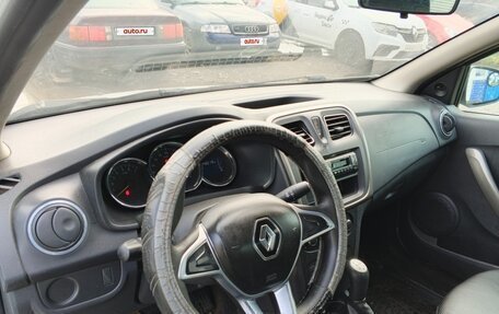 Renault Logan II, 2018 год, 250 000 рублей, 16 фотография