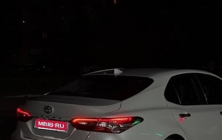 Toyota Camry, 2018 год, 2 600 000 рублей, 1 фотография