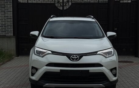Toyota RAV4, 2015 год, 1 745 000 рублей, 2 фотография