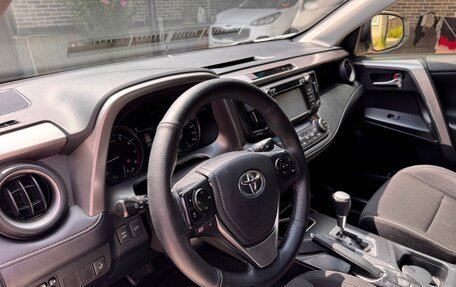 Toyota RAV4, 2015 год, 1 745 000 рублей, 16 фотография