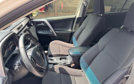 Toyota RAV4, 2015 год, 1 745 000 рублей, 15 фотография