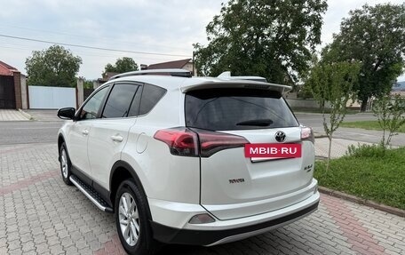 Toyota RAV4, 2015 год, 1 745 000 рублей, 8 фотография