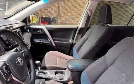 Toyota RAV4, 2015 год, 1 745 000 рублей, 21 фотография