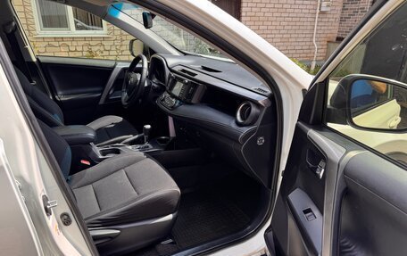 Toyota RAV4, 2015 год, 1 745 000 рублей, 23 фотография
