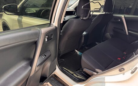 Toyota RAV4, 2015 год, 1 745 000 рублей, 24 фотография