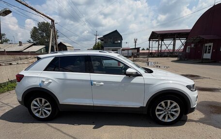 Volkswagen T-Roc I, 2023 год, 1 820 000 рублей, 3 фотография