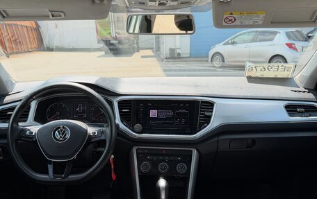 Volkswagen T-Roc I, 2023 год, 1 820 000 рублей, 8 фотография