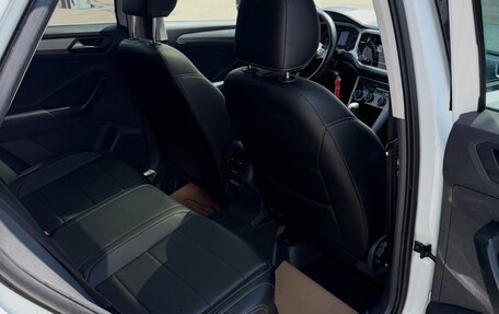 Volkswagen T-Roc I, 2023 год, 1 820 000 рублей, 11 фотография