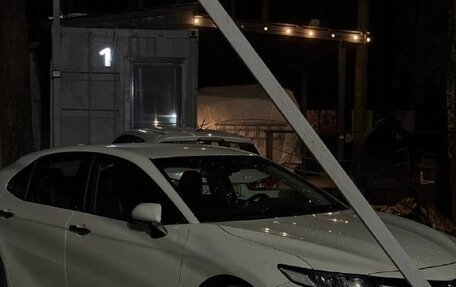 Toyota Camry, 2018 год, 2 600 000 рублей, 2 фотография