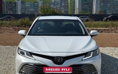 Toyota Camry, 2018 год, 2 600 000 рублей, 4 фотография