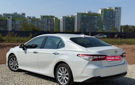 Toyota Camry, 2018 год, 2 600 000 рублей, 10 фотография