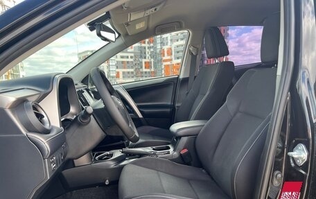 Toyota RAV4, 2018 год, 2 590 000 рублей, 12 фотография