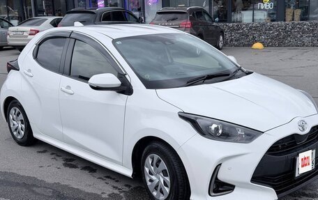 Toyota Yaris, 2021 год, 1 240 000 рублей, 2 фотография