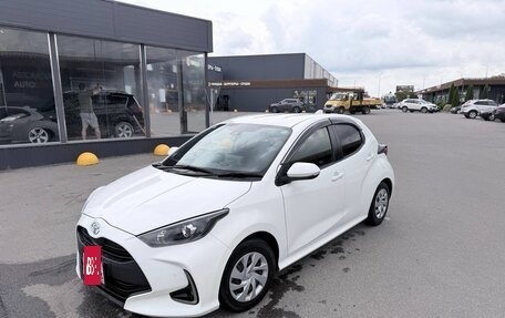 Toyota Yaris, 2021 год, 1 240 000 рублей, 5 фотография