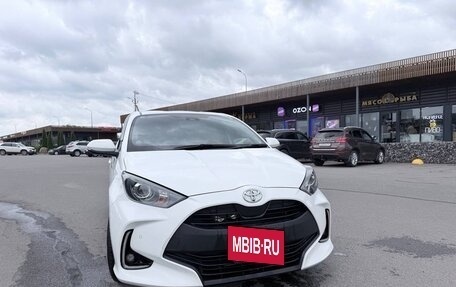 Toyota Yaris, 2021 год, 1 240 000 рублей, 3 фотография