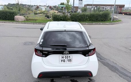 Toyota Yaris, 2021 год, 1 240 000 рублей, 7 фотография