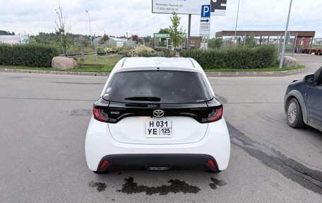 Toyota Yaris, 2021 год, 1 240 000 рублей, 13 фотография